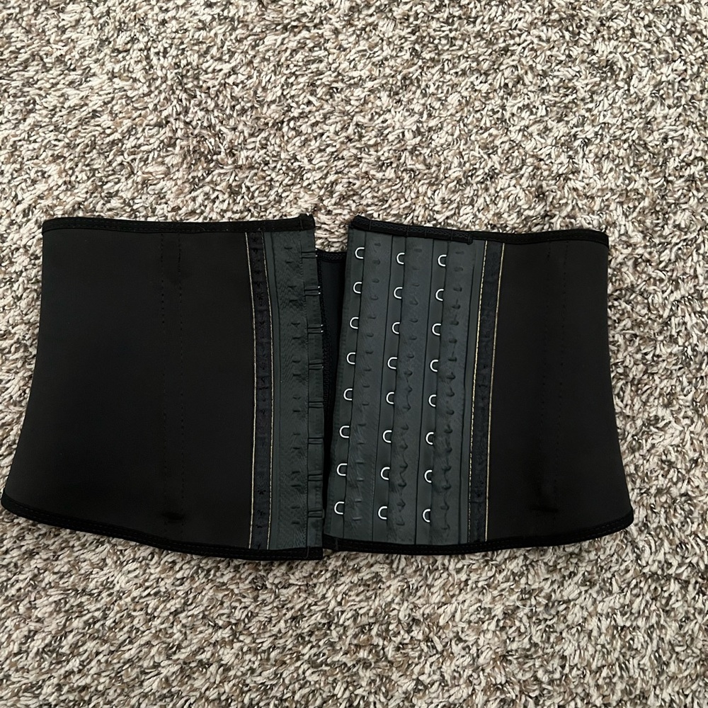 Squeeze me skinny 8” Short Torso Sport Waist Trainer